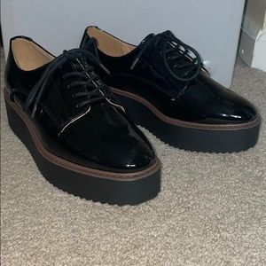 Madden Girl Written Stacked Oxford Size 8